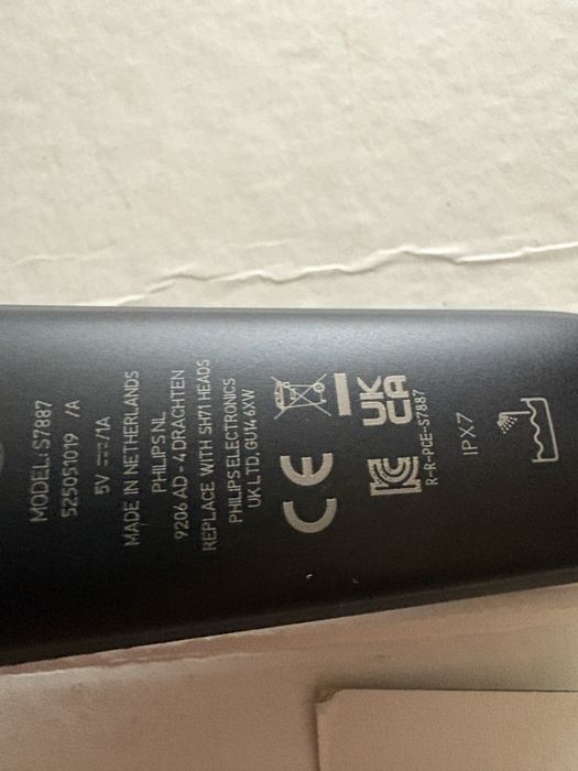 Продам эл.бритву Philips 7000series