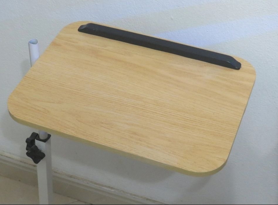 Mesa de apoio para sofá ou cama