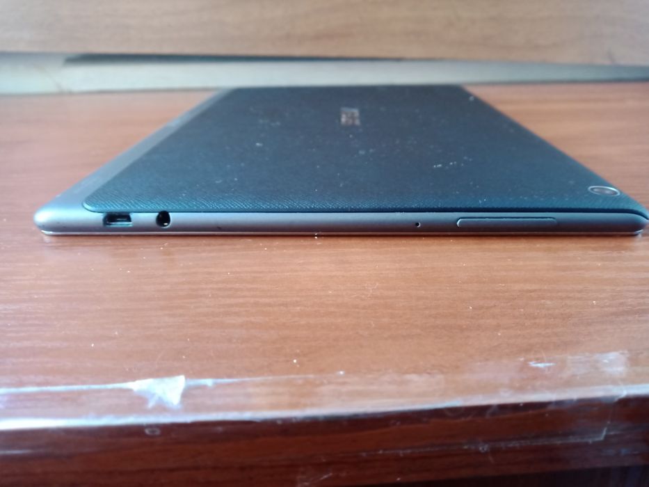 Планшет Asus ZenPad P021 2/16Gb на запчастини