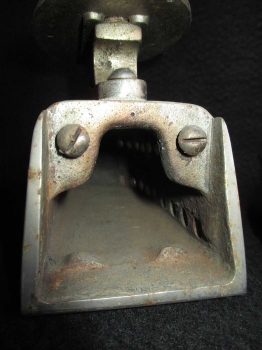 Raríssimo Ferro de Engomar Antigo a Álcool FELDMEYER (c. 1900) Relíquia de Colecção