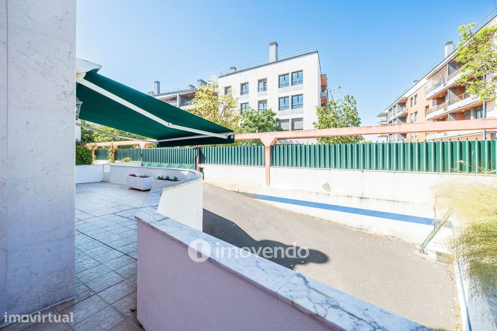 Apartamento T4 exclusivo, com estacionamento e terraço, em Belém