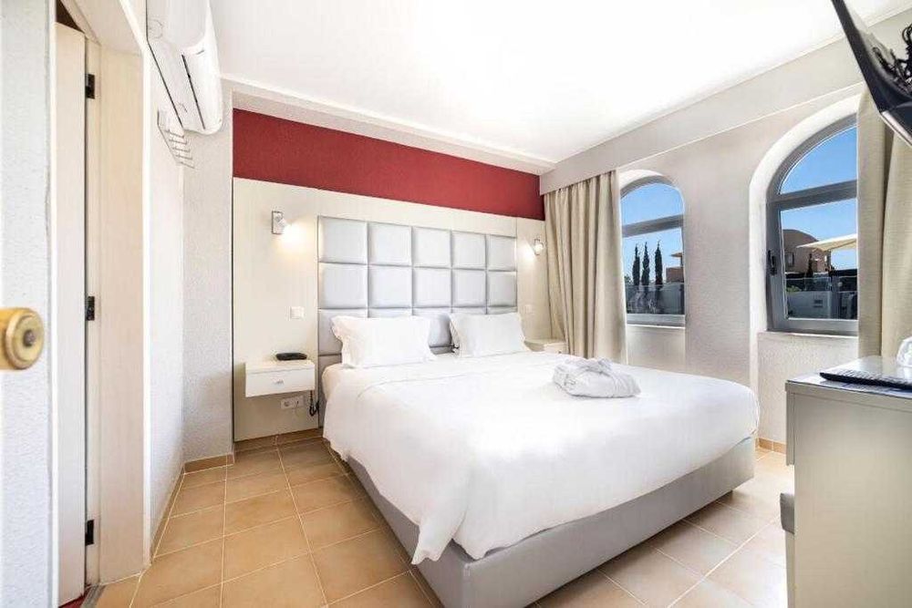 Venda de Recheio Completo de Hotel Boutique - 31 Quartos