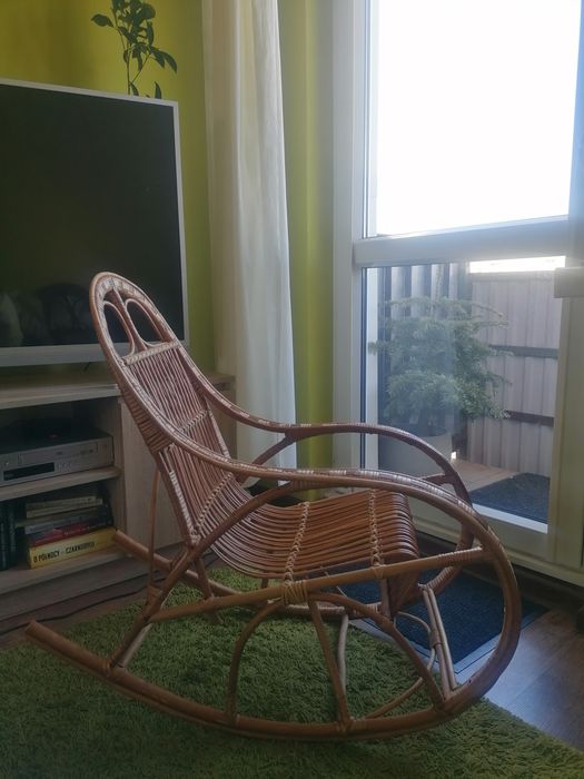 Fotel bujany dziecięcy wiklinowy