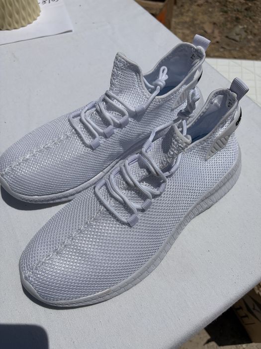 Tenis brancos tam.43/44 super leves