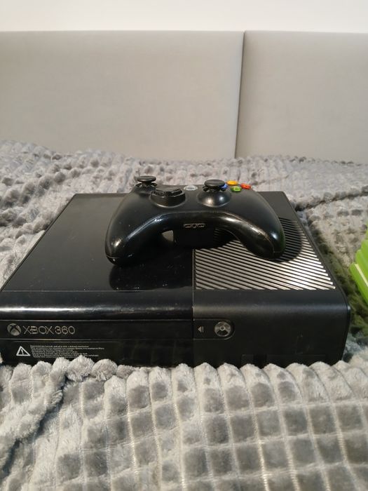 Xbox 360 E + 9 gier