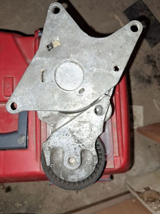 Натяжник ремня  TOYOTA t25..2.2 d  cat