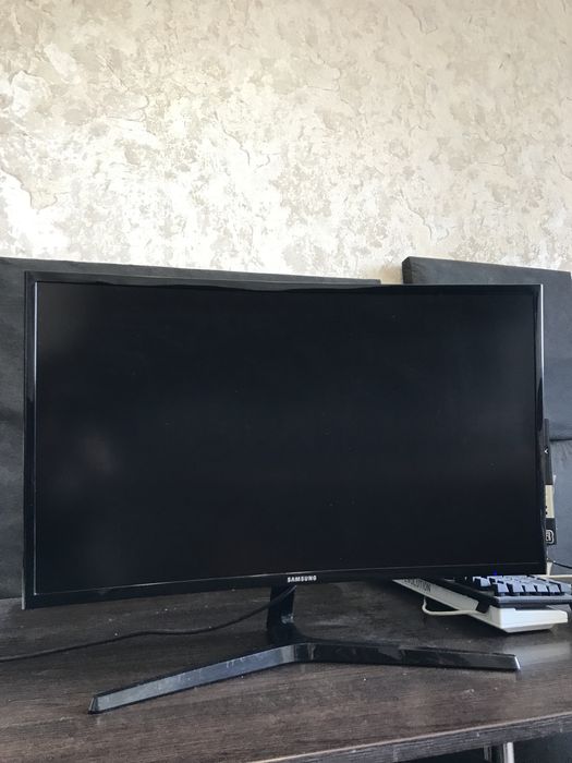 Вигнутий led монітор Samsung