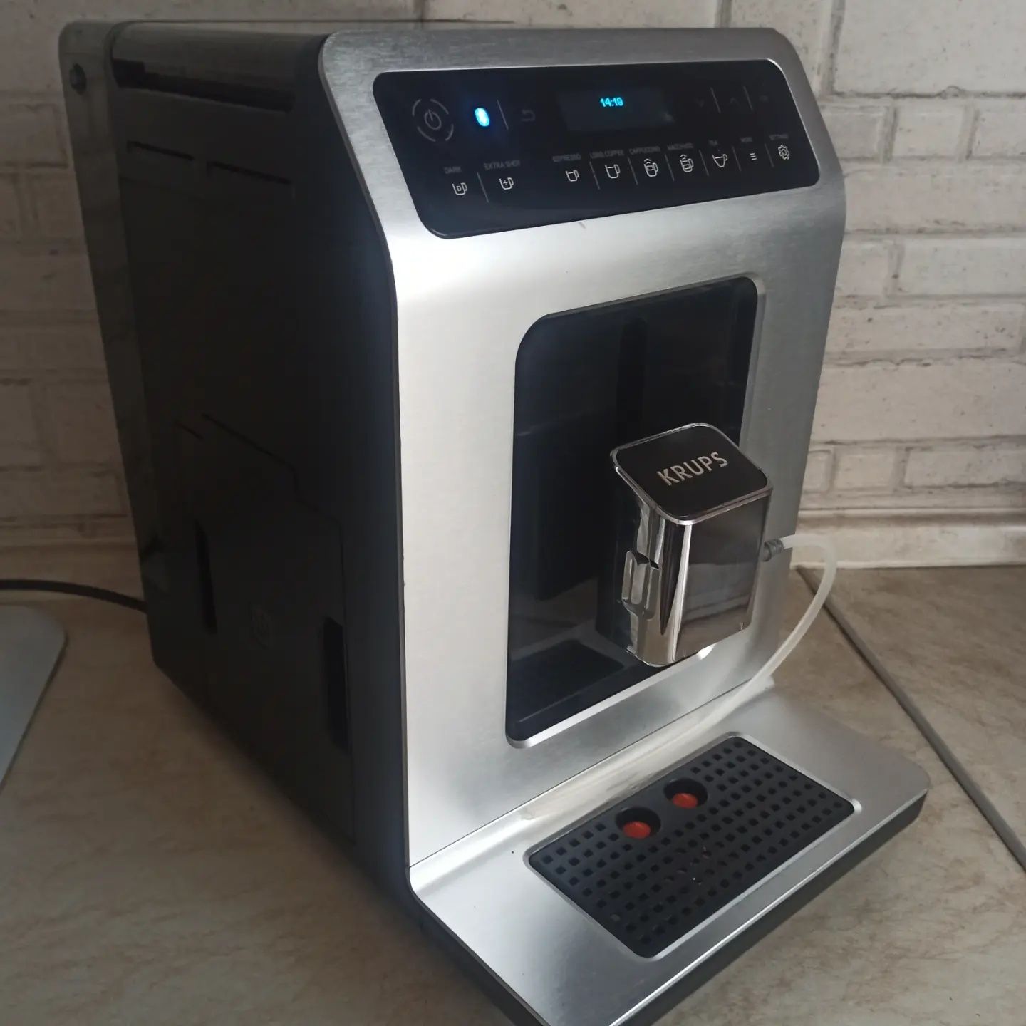 Кавомашина Krups Evidence Quattro Force EA892D з блютуз. Кофеварка: 9 ...