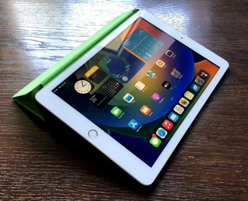 9,7'' iPad 5 128GB w idealnym stanie, Bateria 100% + Apple Smart Cover.