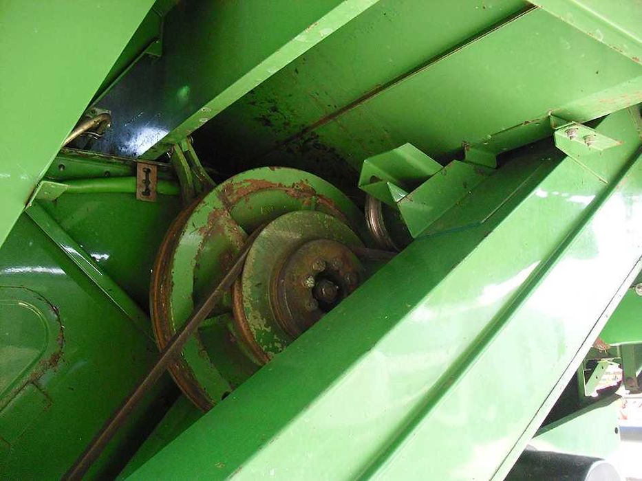 Зерноуборочный комбайн John Deere 1052