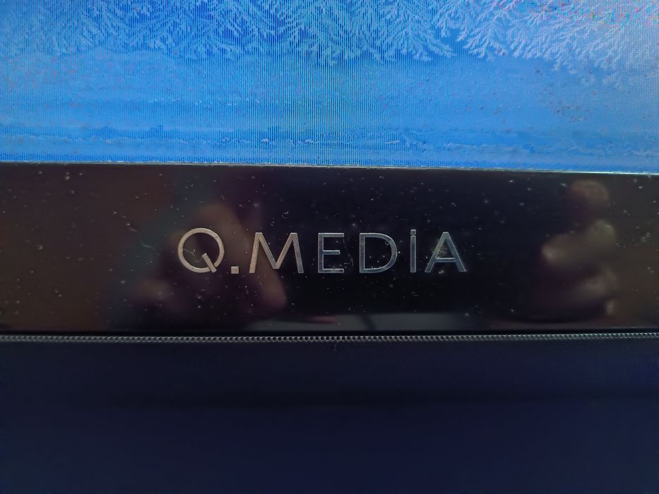 TV QMedia 32" - funcional, para peças