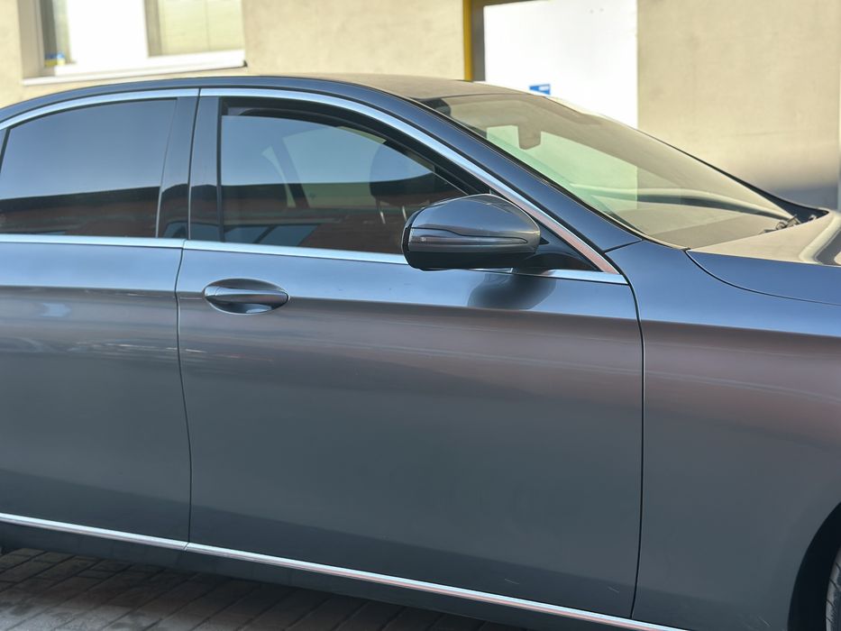 Двері праві,дверка,дверь колір 992 Mercedes-Benz E-Class W213