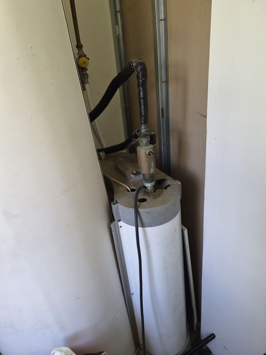 Termoacumulador 200 litros aquecido com painel solar a água