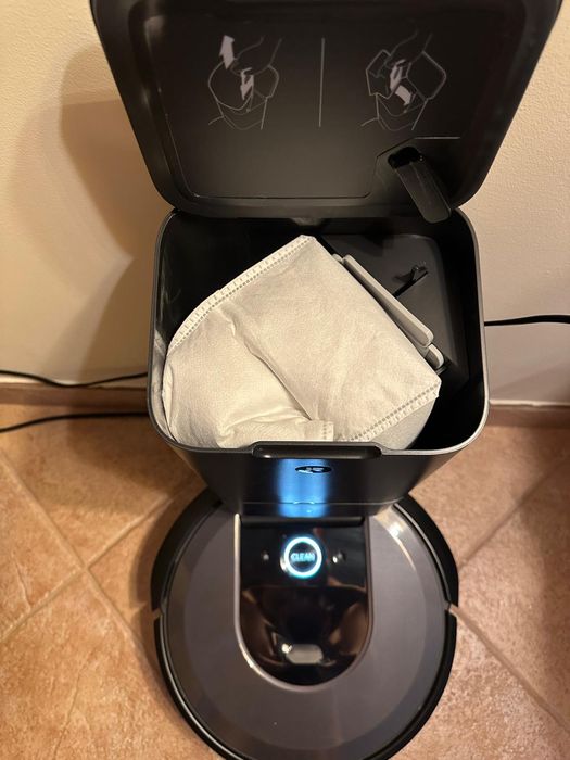 Aspirador Ibot  Romba com carregador de bateria