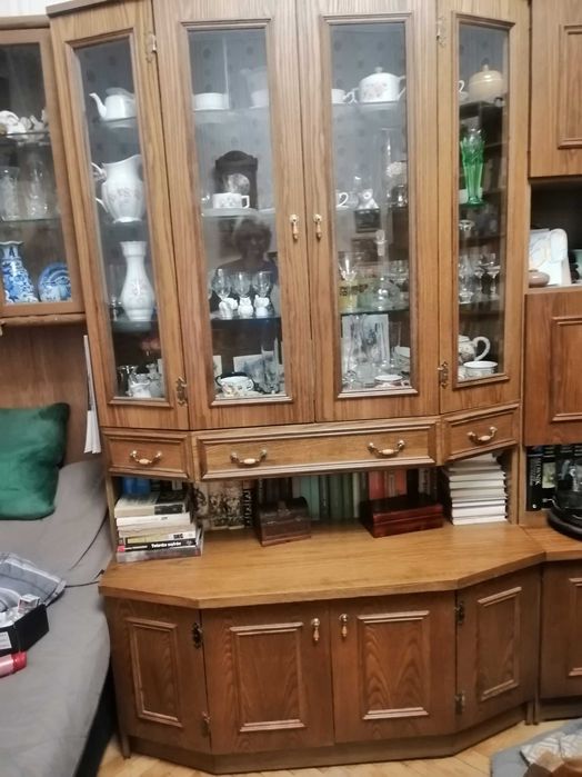 Stylowa drewniana witryna