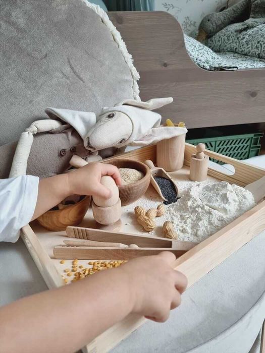 Zestaw do przesypywania  + DUŻE FIGURKI drewniany, pomoc Montessori