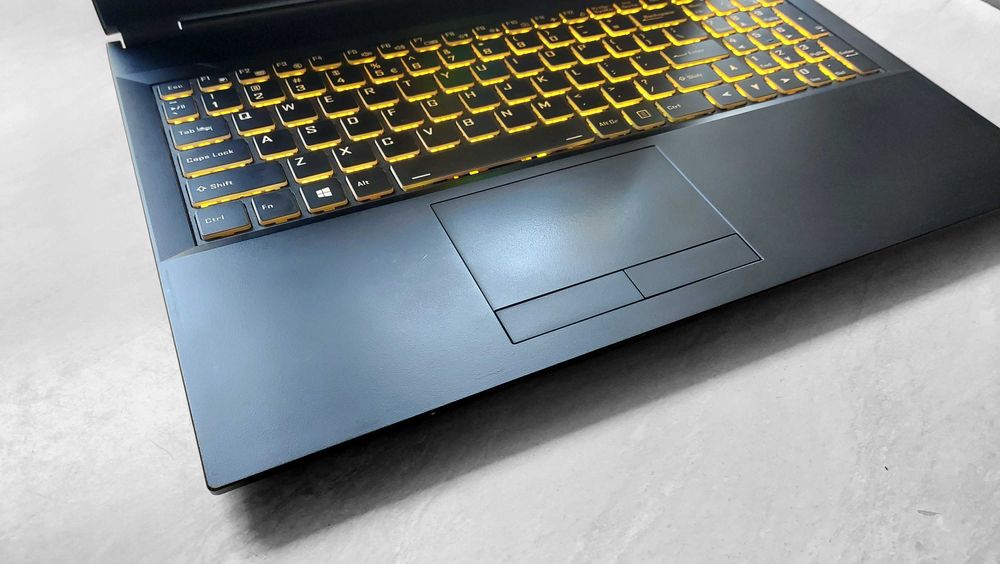 Laptop gamingowy Dream Machines - *i7/8rdzeni/ 16GB IPS SSD510GB+500GB*
