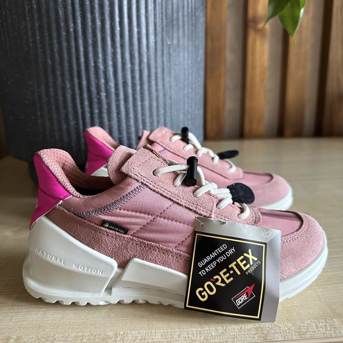 ECCO  BIOM. Кросівки  для дівчинки.  Оригінал. Gore - Tex. Розмір  27-34.