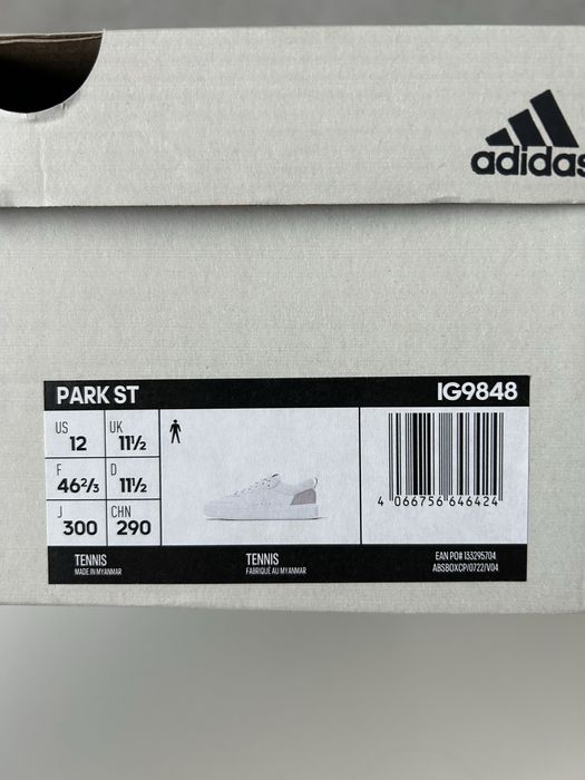 Продам кросівки adidas 46