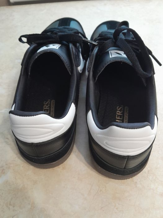 Продам кросівки скетчерси