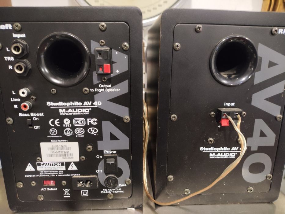 Monitores pré amplificados M Audio AV 40