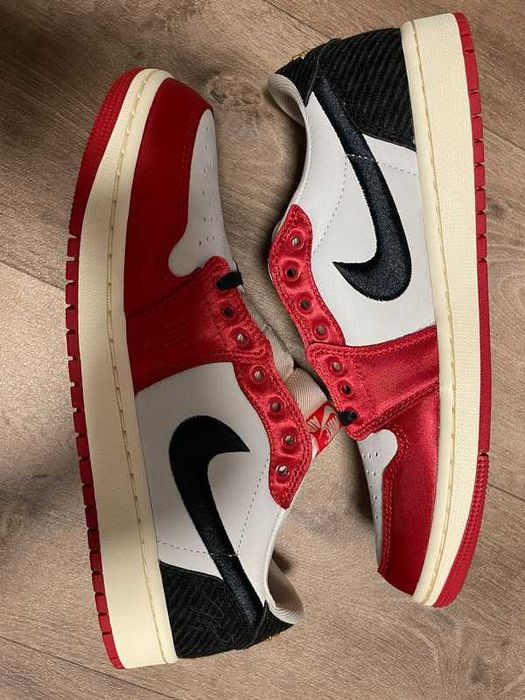 Jordan 1 Retro Low OG Trophy Room Rookie Card Away R.44