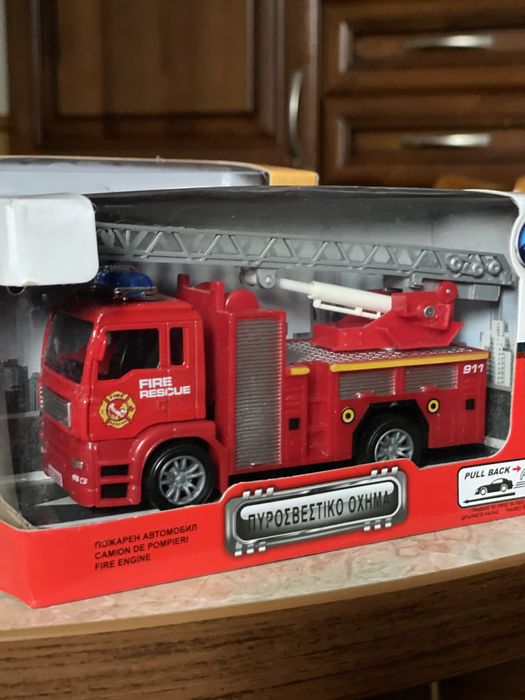 Металеві машинки на подарунок пожежна і автокран