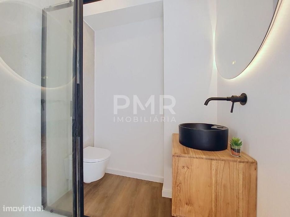 Moradia T2 Totalmente Remodelada em Caxias