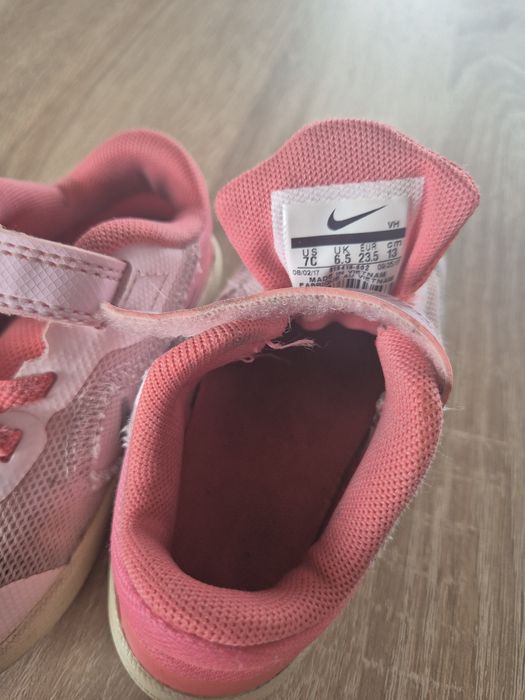 Buty dziewczęce nike r.23,5