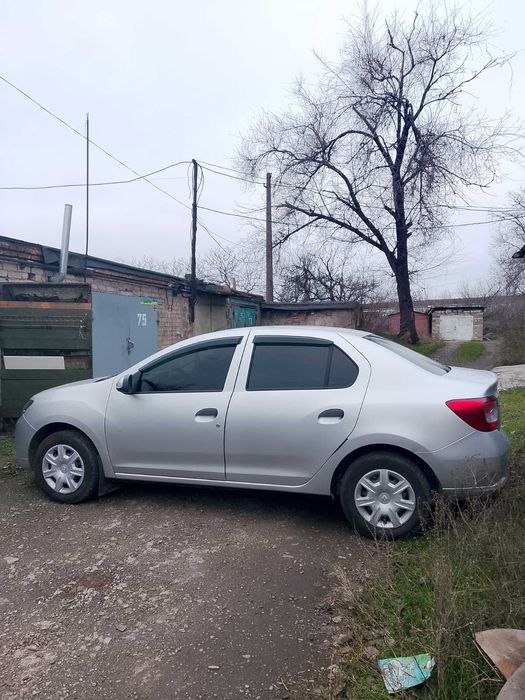 Рено Логан2013года