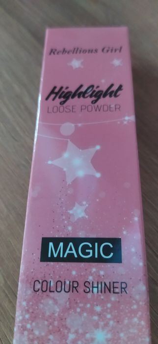 Rozświetlacz w sztyfcie, puder połyskujący