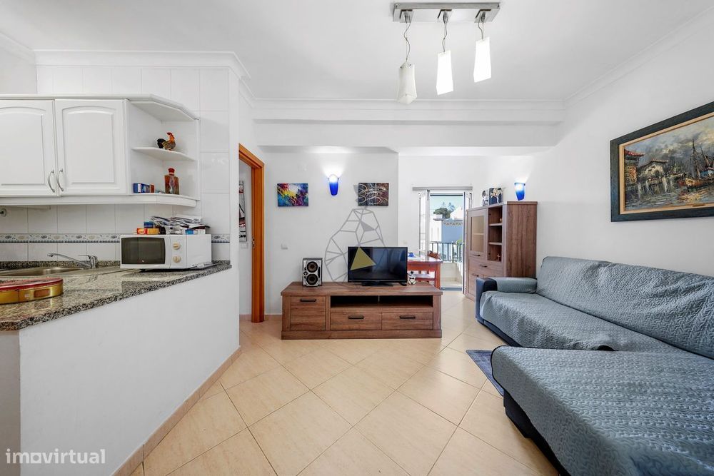 T1 Mobilado E Equipado Com Garagem  No Centro De Alvor