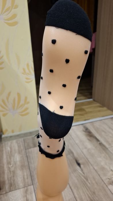 Skarpetki przezroczyste.