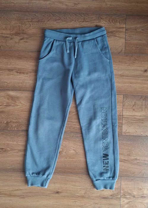 Spodnie chłopięce 140