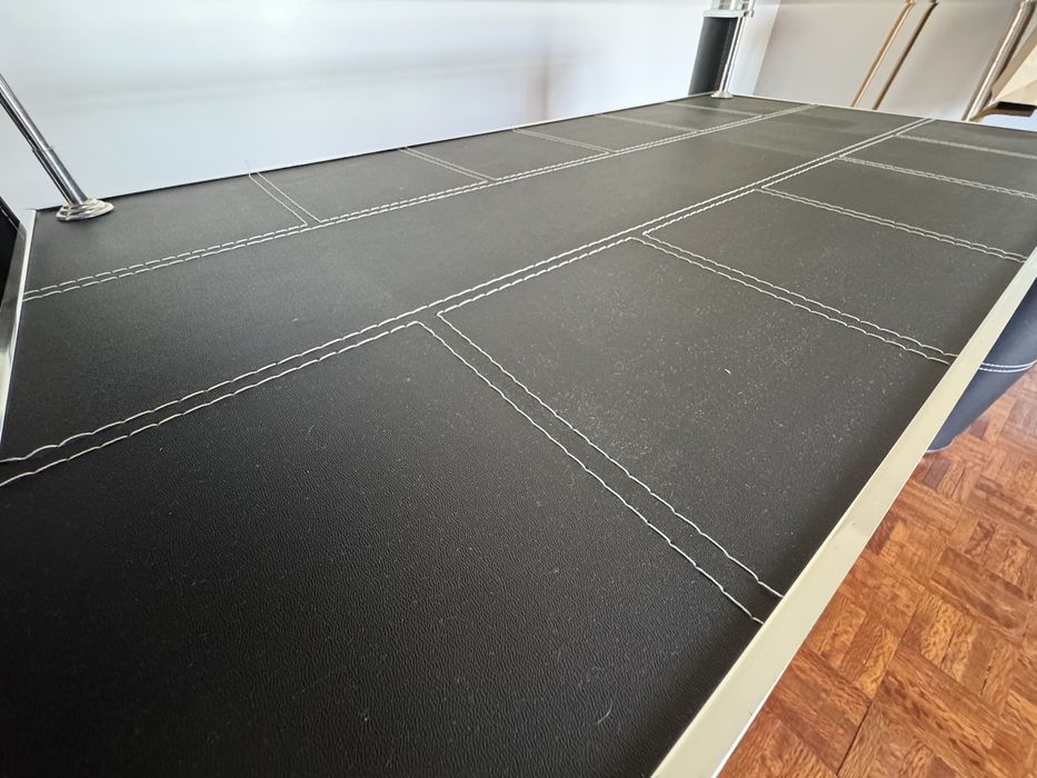 Conjunto mesa e cadeiras de jantar