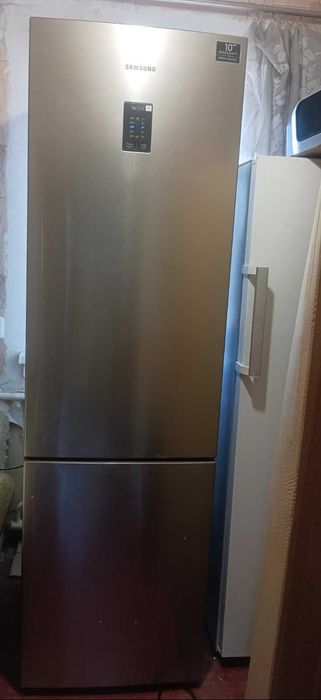 Холодильник SAMSUNG в ідеальному стані
