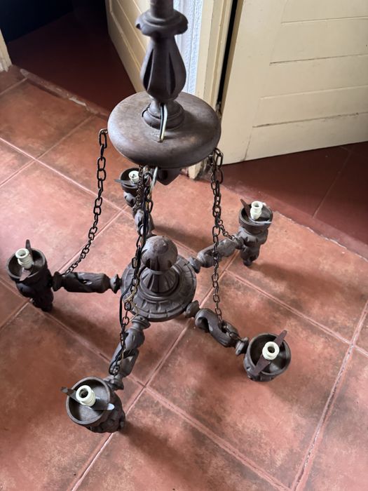 Candeerio de madeira trabalhado em talha