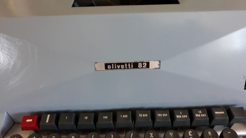 Máquina de escrever Olivetti 82