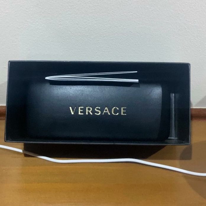 Caixa de oculos da versace