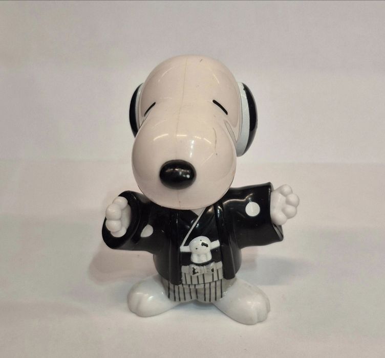 Figurka mcdonald's snoopy