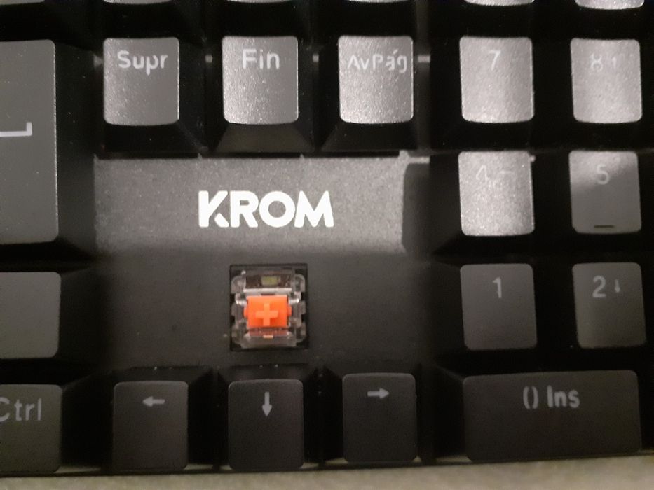 Vendo teclado gamer semi-mecânico FAÇO DESCONTO