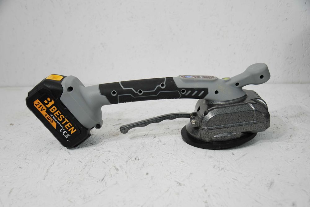 Przyssawka wibracyjna do układania płytek