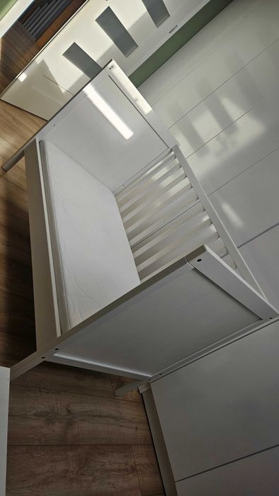 Łóżeczko dziecięce Ikea Sundvik z regulacją wysokości i materacem