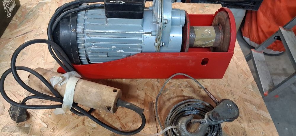 Wciągarka  230 V 150 kg/300