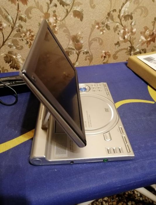 Портативний dvd/cd-плеєр Panasonic dvd-lx8.