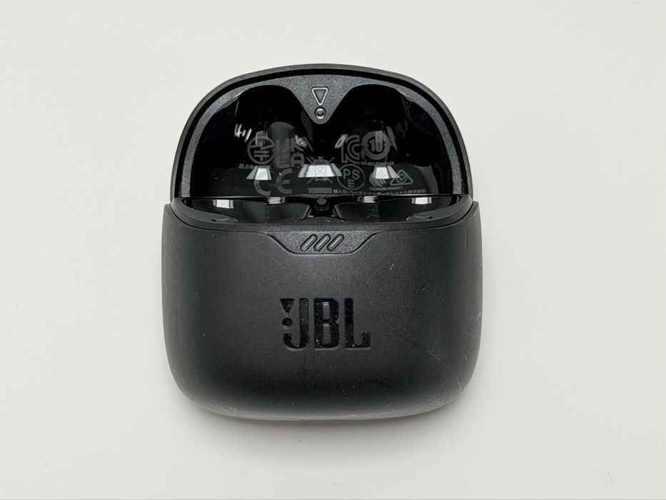 Oryginalne etui ładuajce słuchawki JBL Tune Flex black