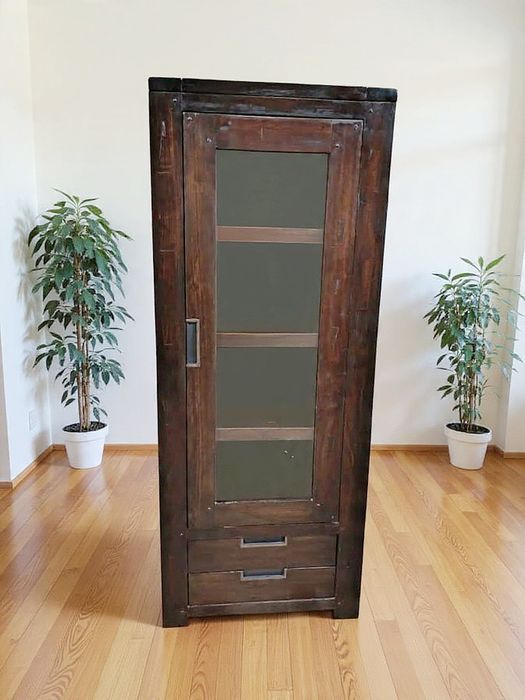 Witrynka przeszklona drewniana / kolonialna