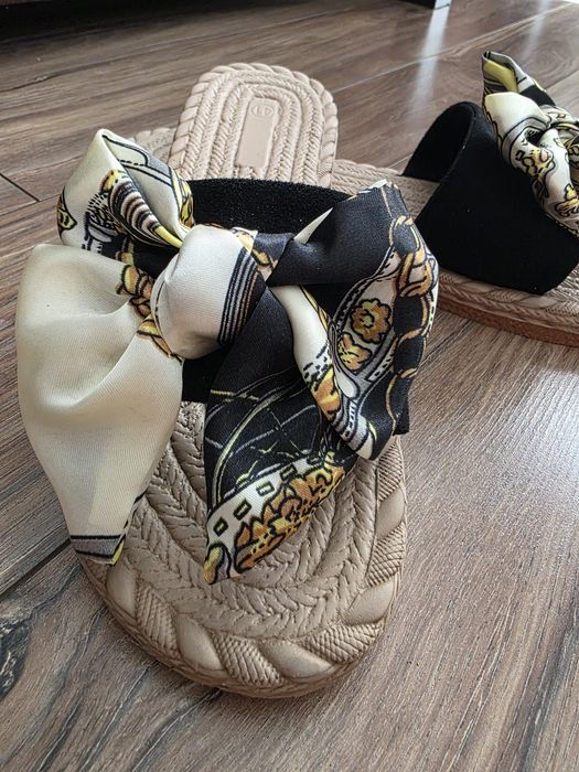 Eleganckie klapki z ozdobną kokardą 40 41