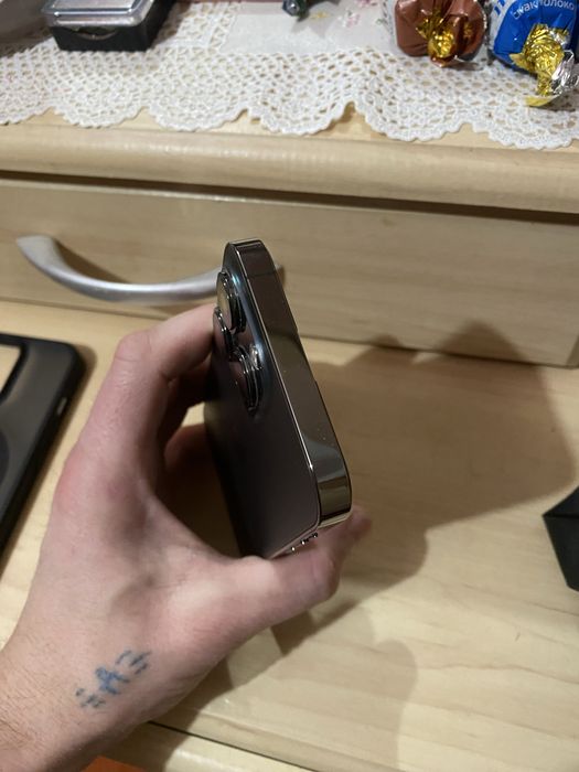 Продам  телефон apple