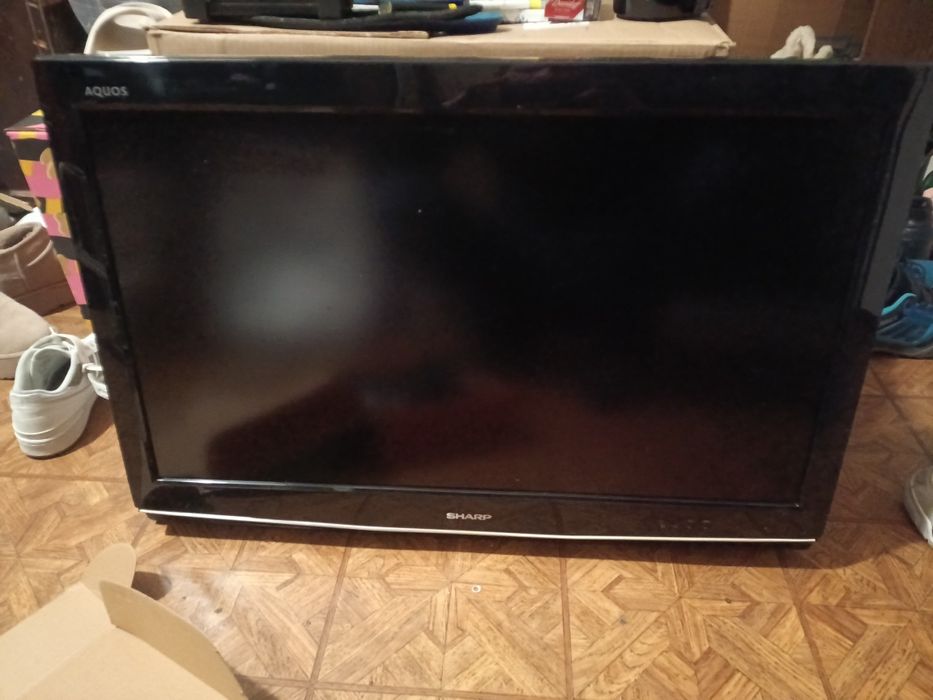 Telewizor 32 Sharp z uchwytem sciennym